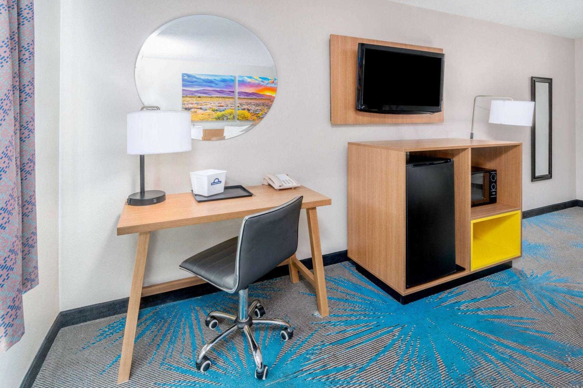 Days Inn By Wyndham Los Lunas Dış mekan fotoğraf